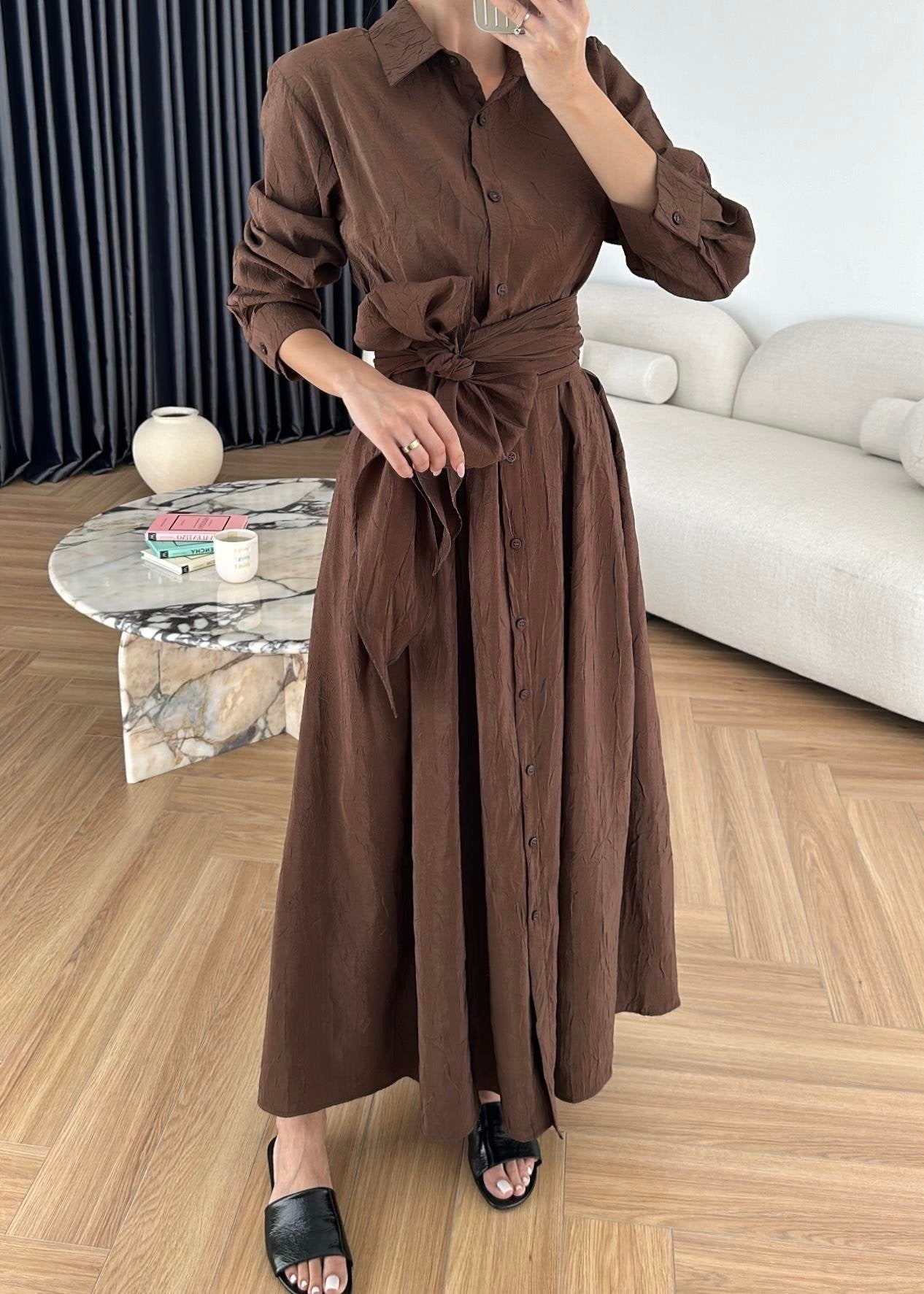 Kraşlı Beli Bağlamalı Elbise KAHVERENGİ