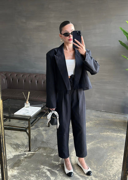 Bağlama Detaylı Crop Ceketli Takım SİYAH