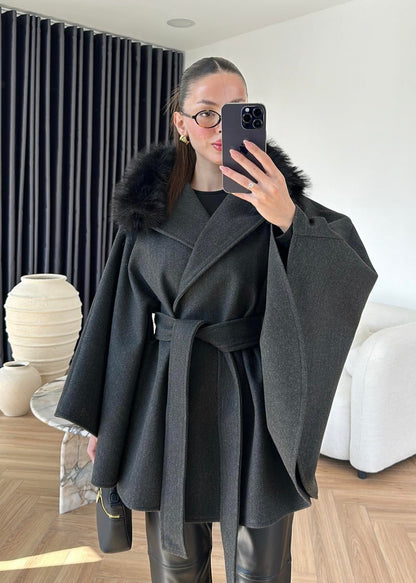 Kapüşonu Kürklü Kaşe Panço