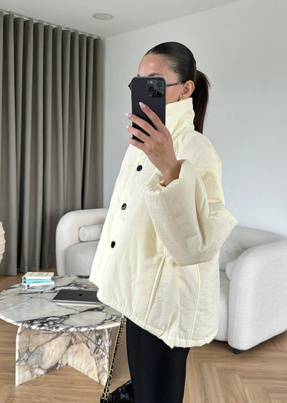 Dik Yakalı Arkası Uzun Mont EKRU