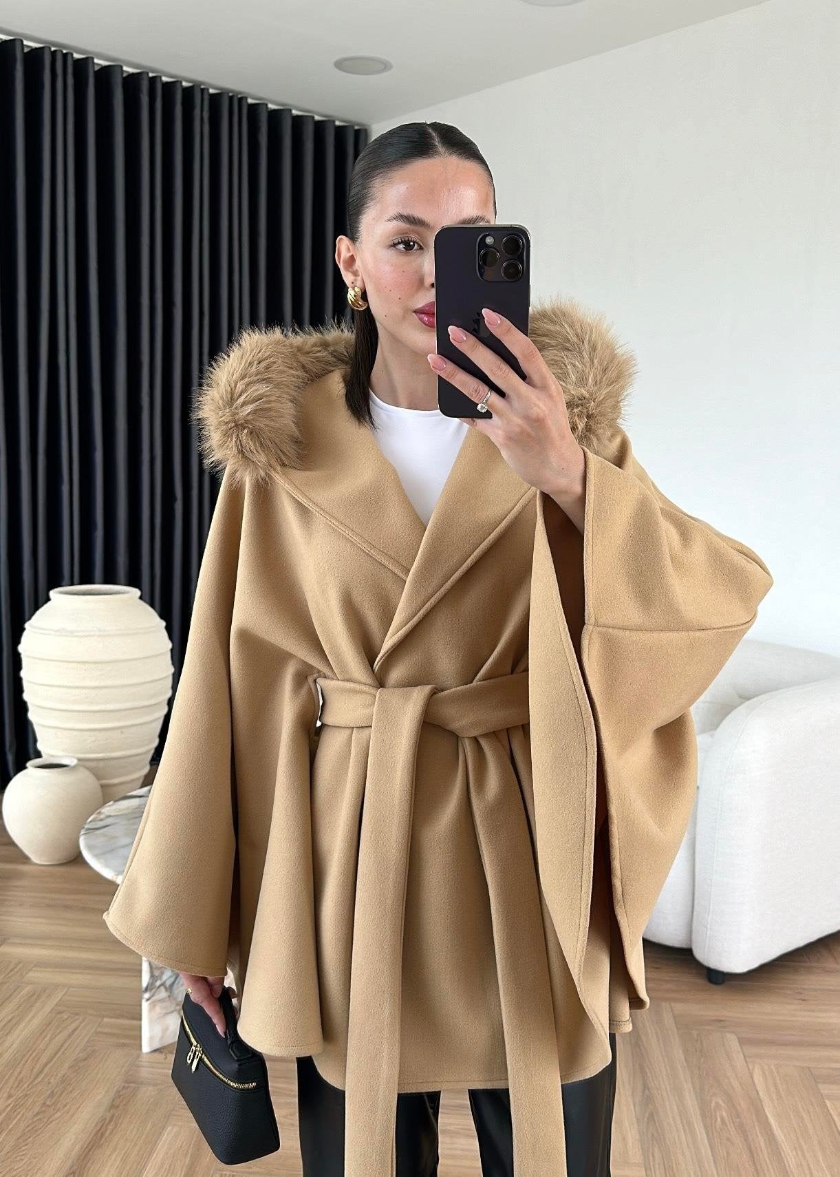 Kapüşonu Kürklü Kaşe Panço