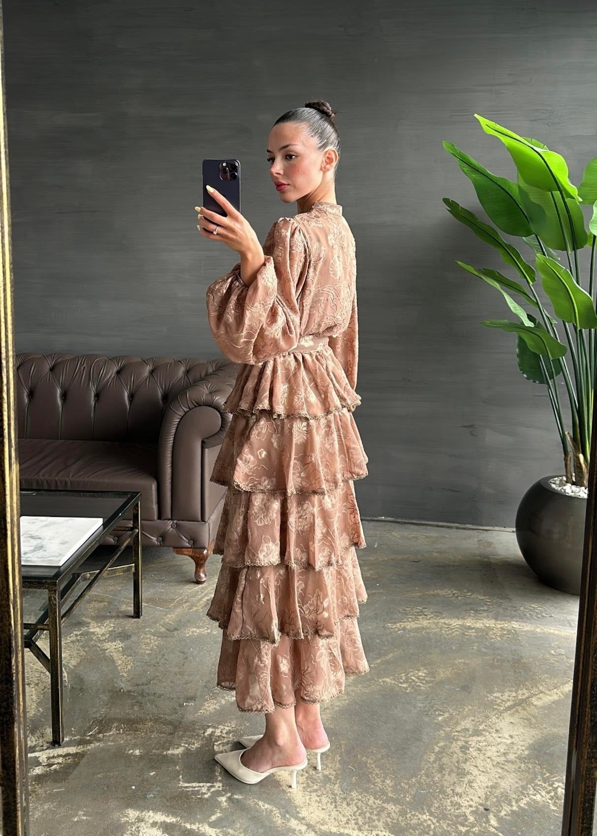 Çiçek Desenli Fırfırlı Elbise KAHVERENGİ