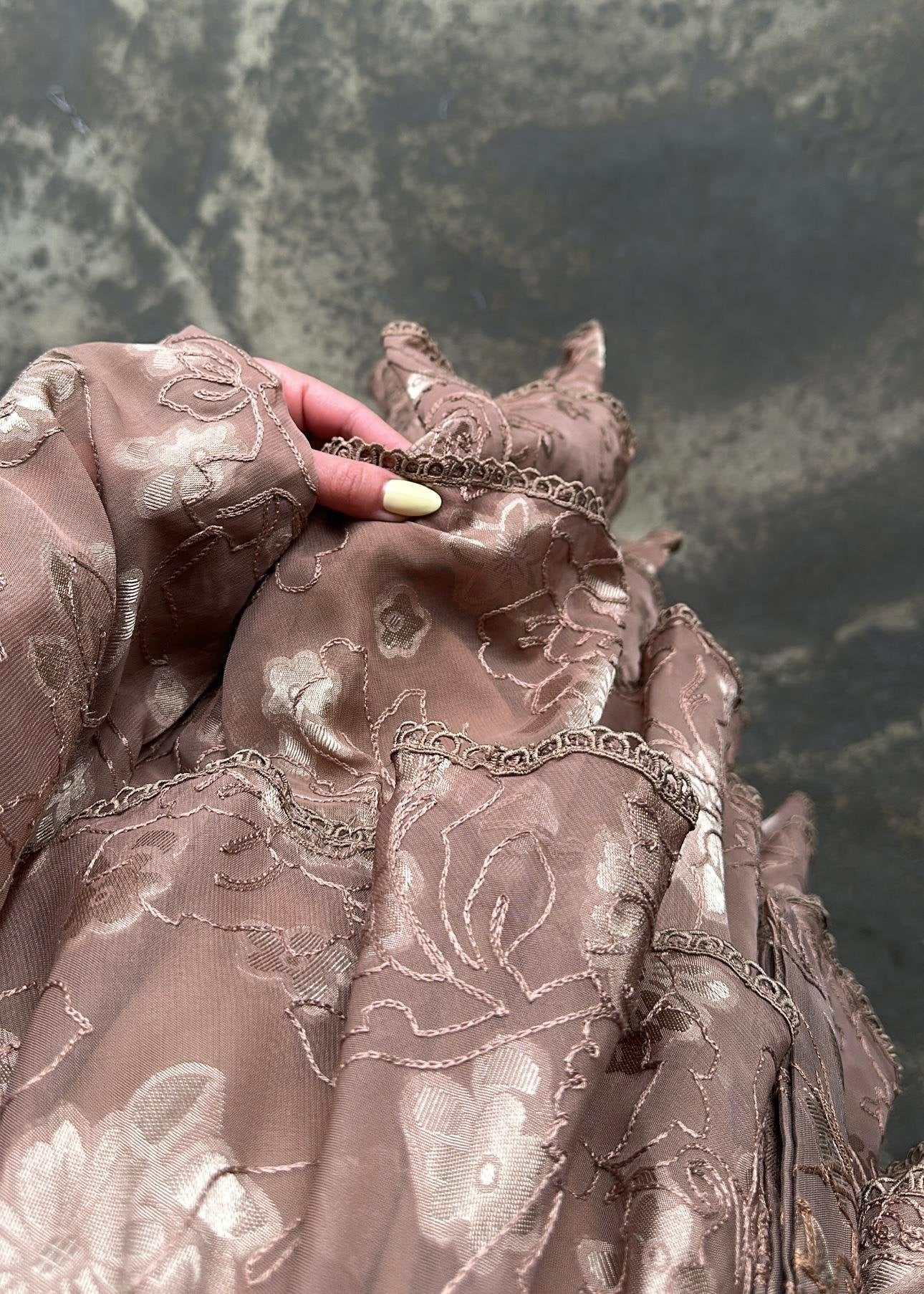 Çiçek Desenli Fırfırlı Elbise KAHVERENGİ