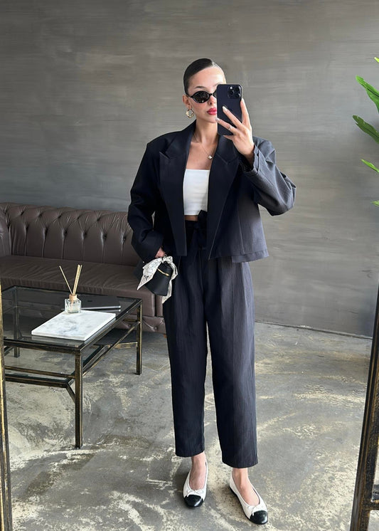 Bağlama Detaylı Crop Ceketli Takım SİYAH