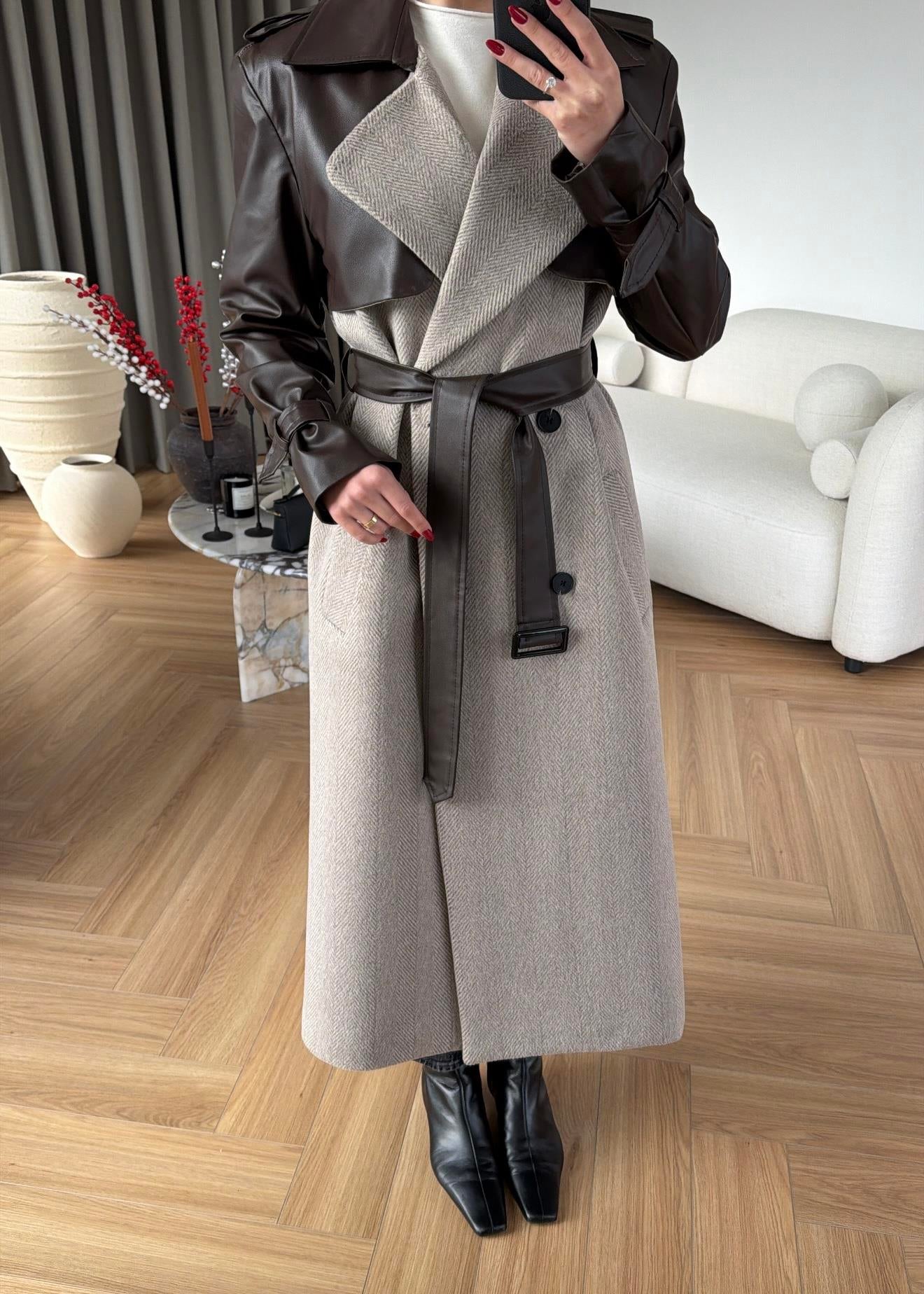 Omuzu Deri Detaylı Uzun Kaban ACI KAHVE